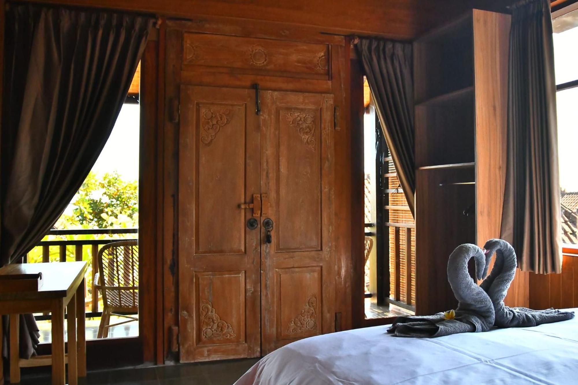 Putra'Lebah Amed Guest House Exterior foto