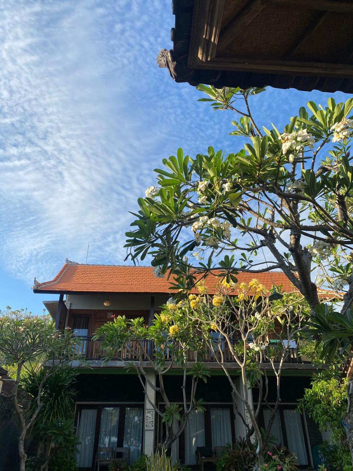 Putra'Lebah Amed Guest House Exterior foto