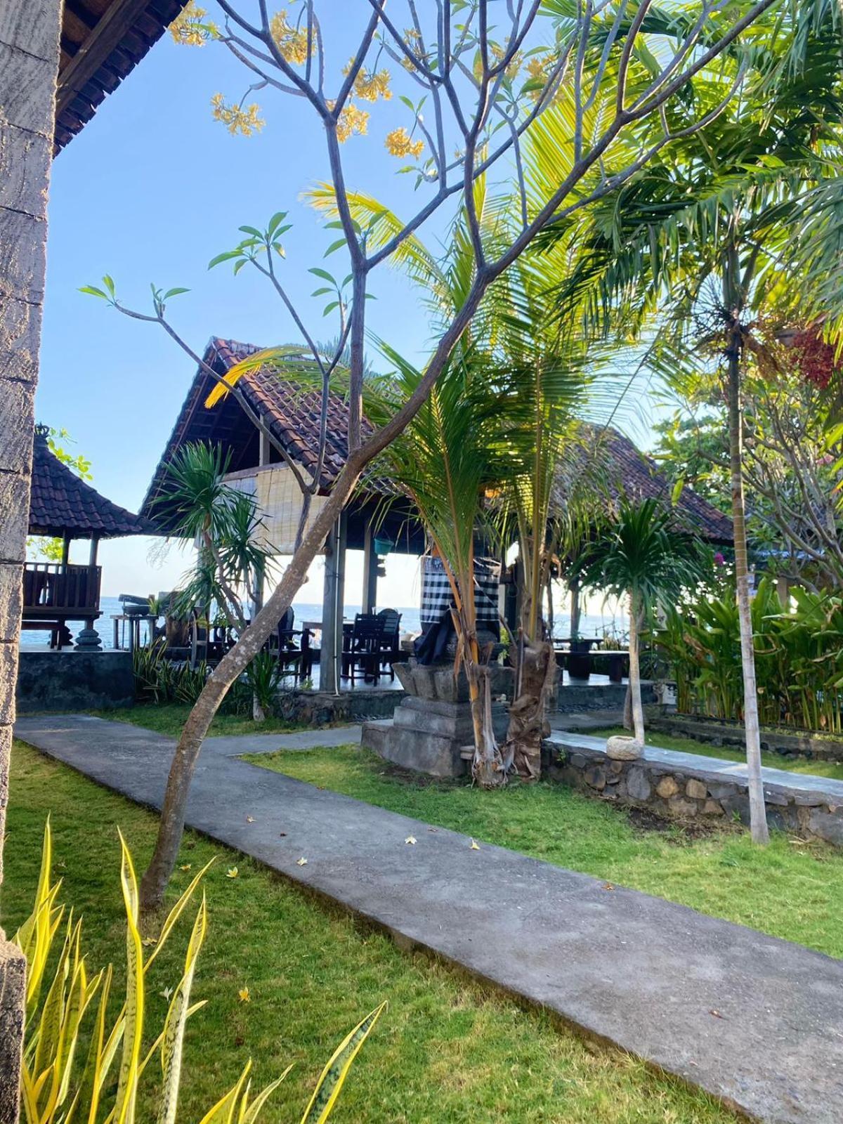 Putra'Lebah Amed Guest House Exterior foto